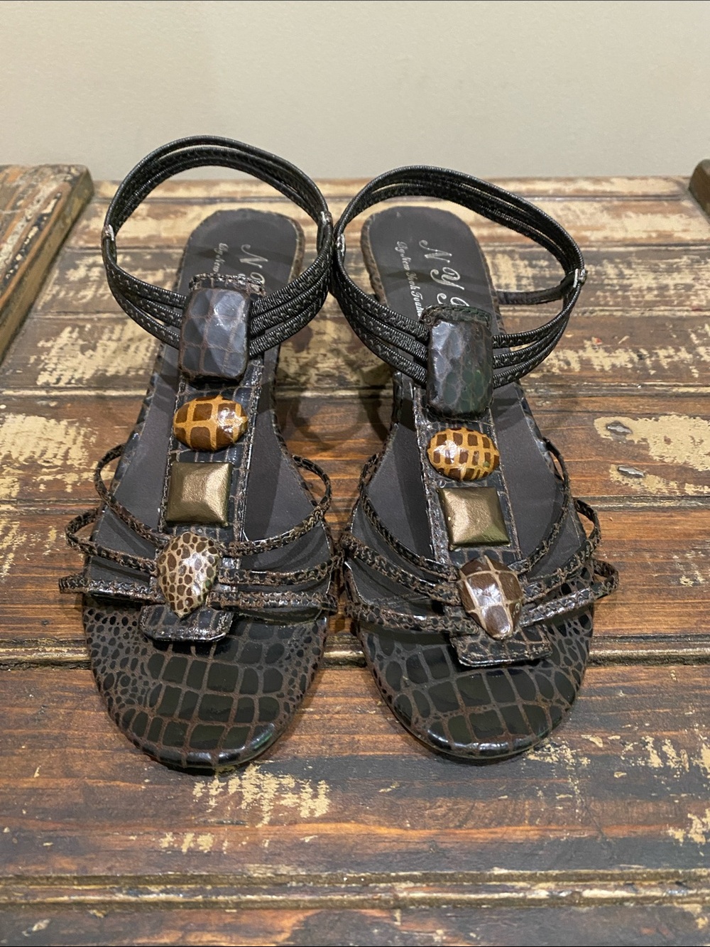 New York Transit Brown Croc Wedge Sandals with Stone T-Strap:  Size 7.5/8